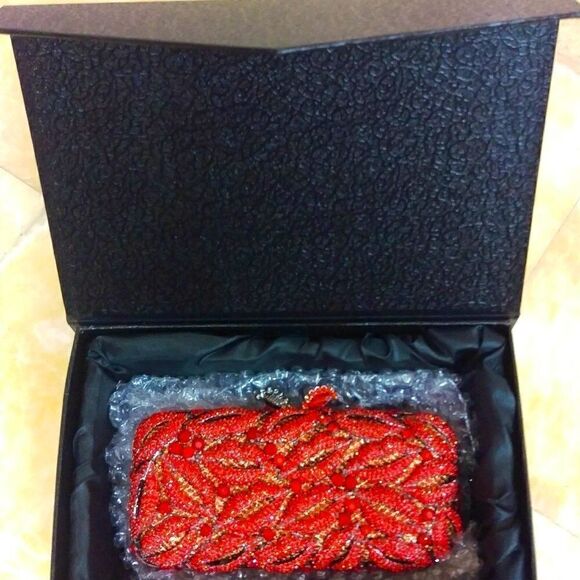 Rhinestones lips bridal clutch !RED! Luxury gold hardware. - Picture 2 of 6